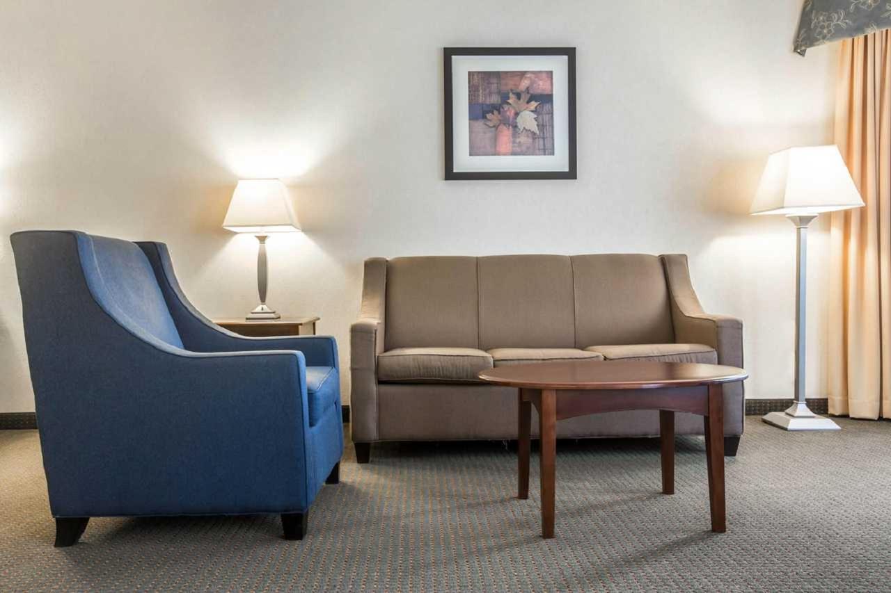 Comfort Suites South Burlington Near University Εξωτερικό φωτογραφία