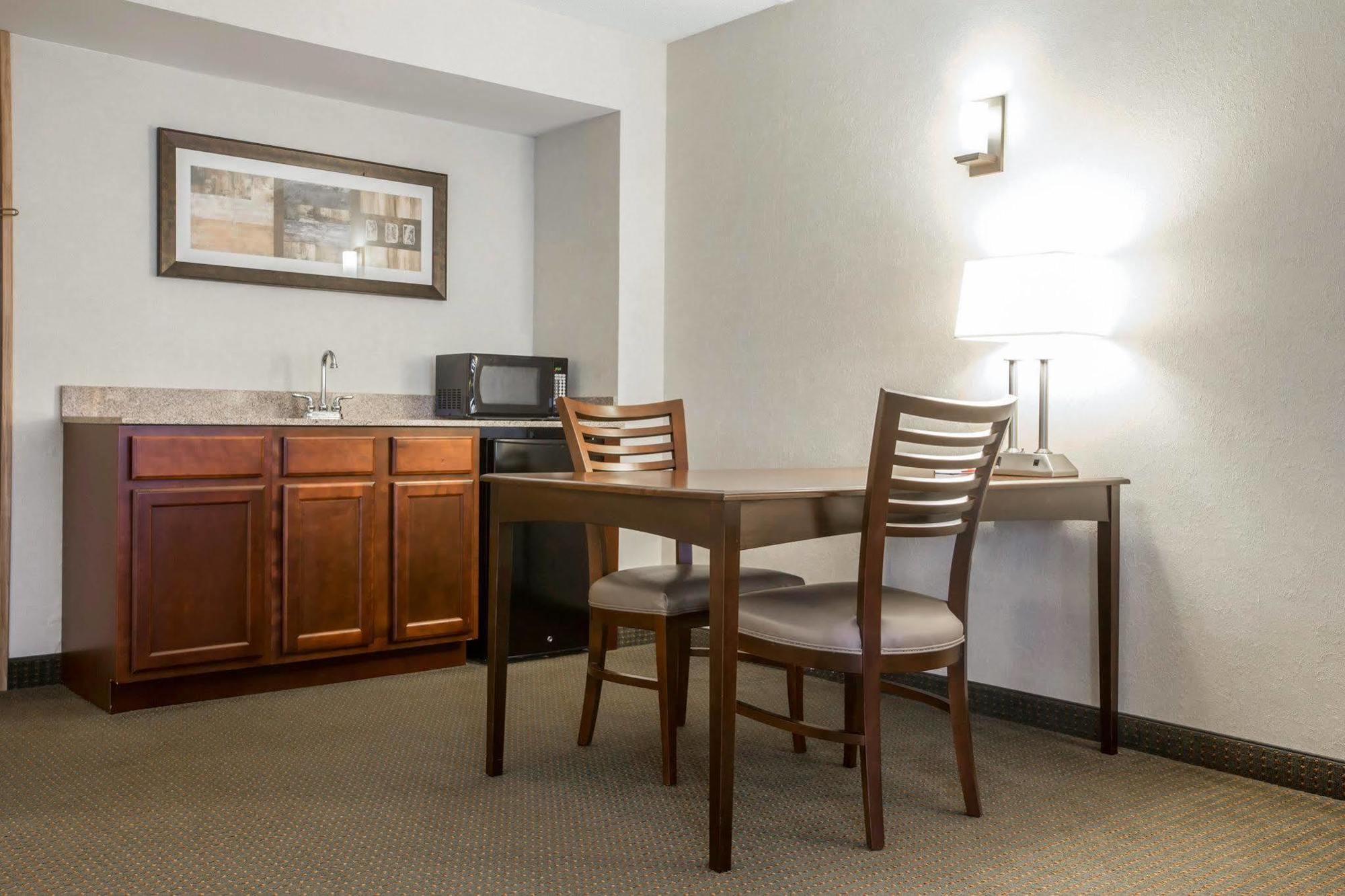 Comfort Suites South Burlington Near University Εξωτερικό φωτογραφία